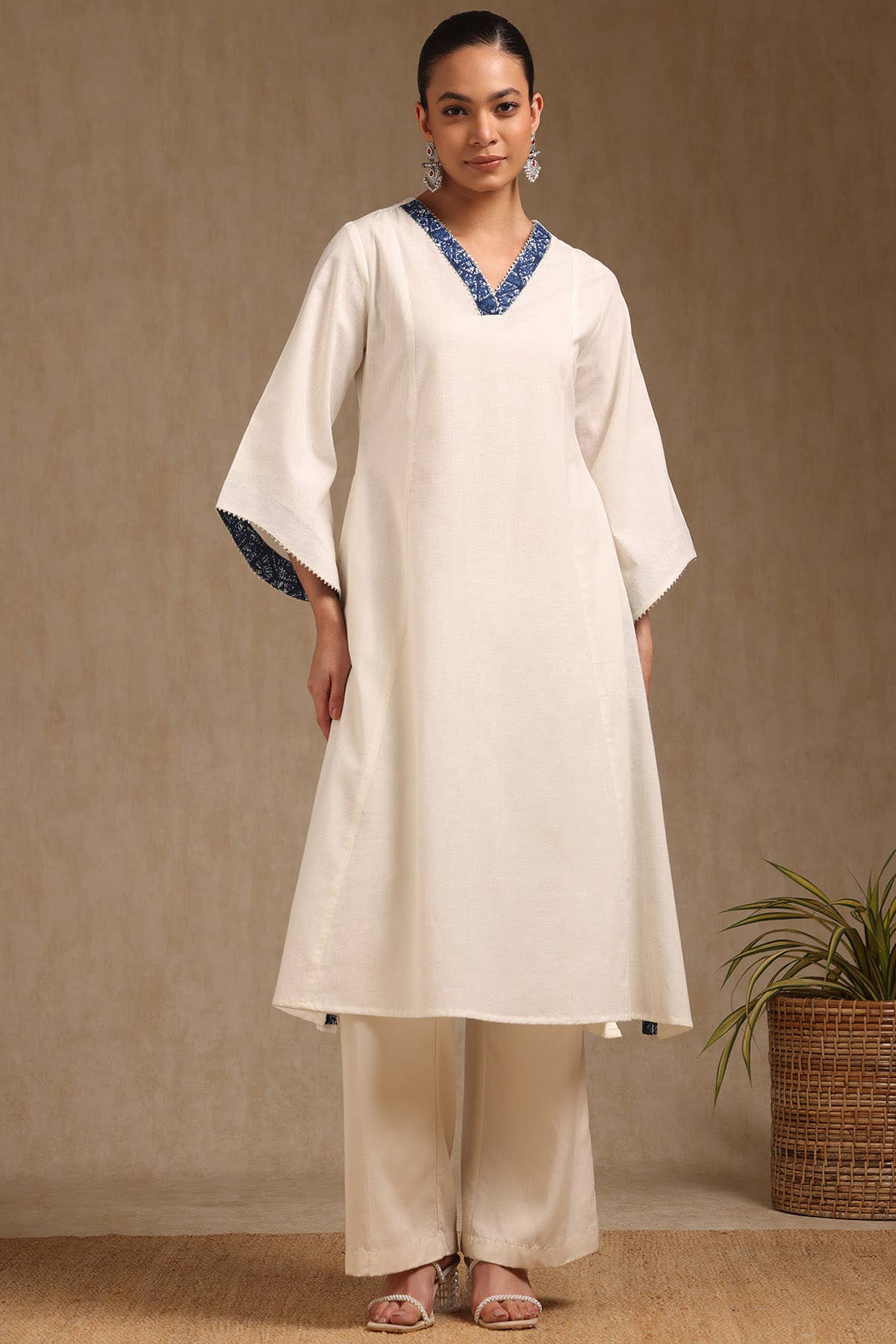 Off White Cotton Contrast Printed V-Neck A-Line Kurta - View 5